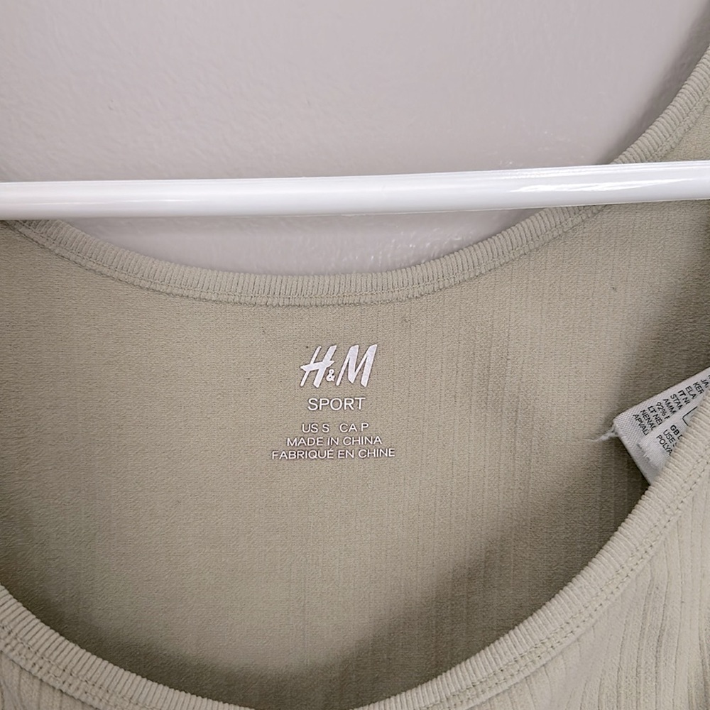 H&M Sport Ribbed Active Tank Top - Picture 2 of 4